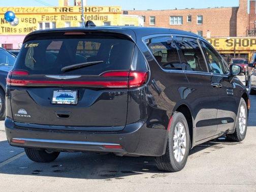 2023 Chrysler Pacifica Touring-L