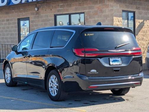 2023 Chrysler Pacifica Touring-L