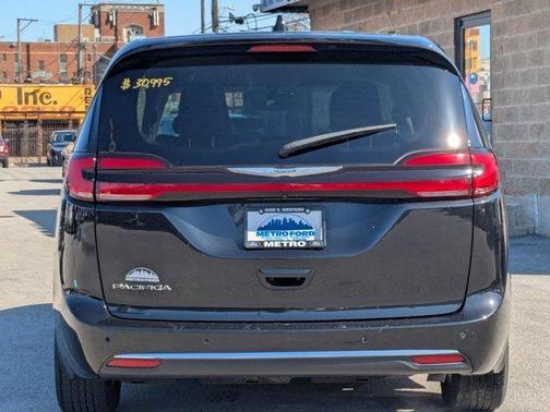 2023 Chrysler Pacifica Touring-L