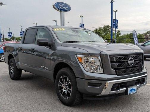 2023 Nissan Titan SV