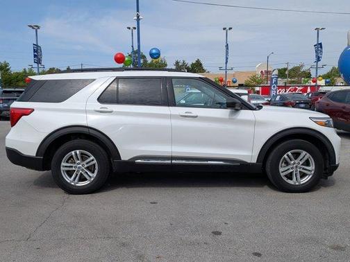 Star White 2022 Ford Explorer XLT