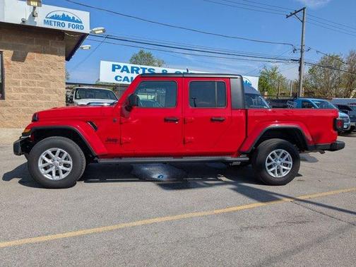 2023 Jeep Gladiator Sport