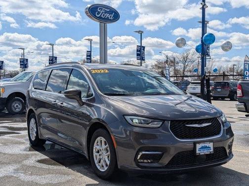 2022 Chrysler Pacifica Touring-L