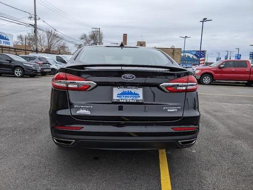 Photo 4 of 31 of 2020 Ford Fusion Titanium