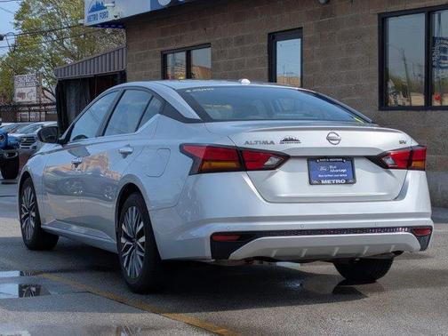 Brilliant Silver Metallic 2024 Nissan Altima 2.5 SV