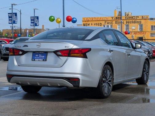 Brilliant Silver Metallic 2024 Nissan Altima 2.5 SV
