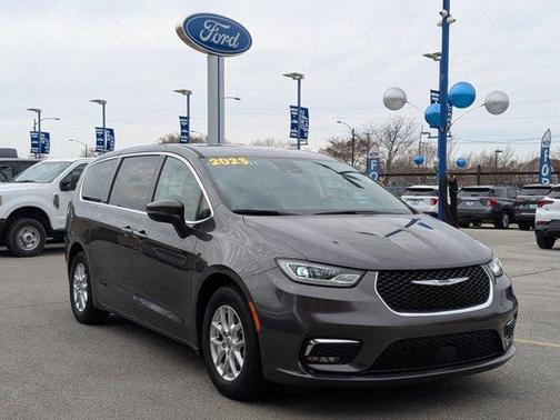 2023 Chrysler Pacifica Touring-L