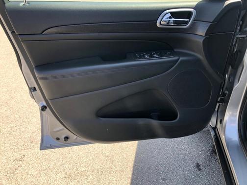 2018 Jeep Grand Cherokee Laredo for sale in Traverse City, MI - image 26