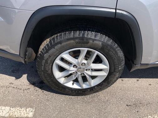2018 Jeep Grand Cherokee Laredo for sale in Traverse City, MI - image 28
