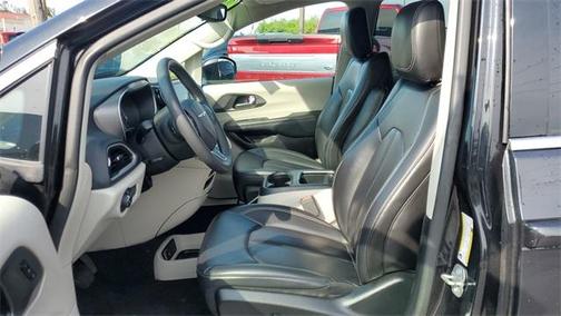 2023 Chrysler Pacifica Touring-L