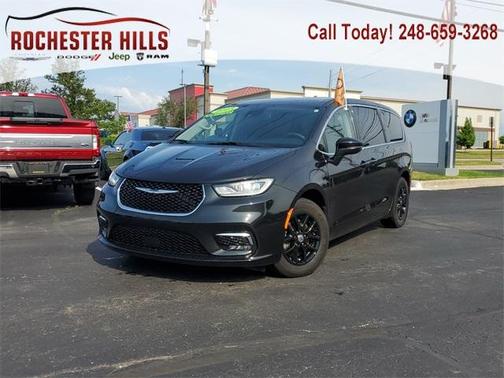 2023 Chrysler Pacifica Touring-L