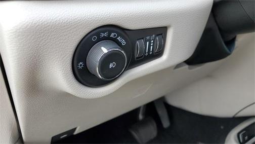 2023 Chrysler Pacifica Touring-L