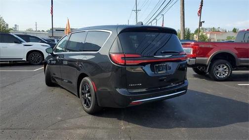 2023 Chrysler Pacifica Touring-L