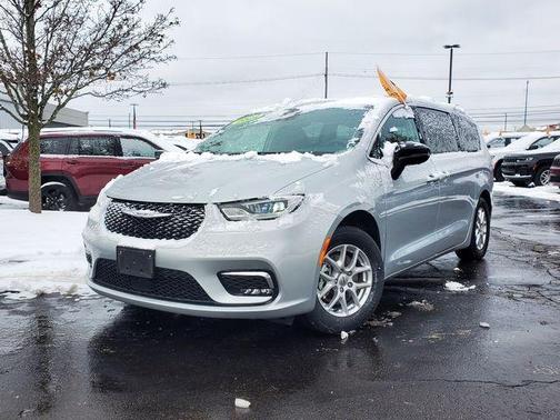 2024 Chrysler Pacifica Touring-L