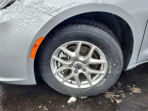 2024 Chrysler Pacifica Touring-L