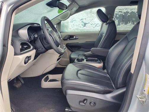 2024 Chrysler Pacifica Touring-L