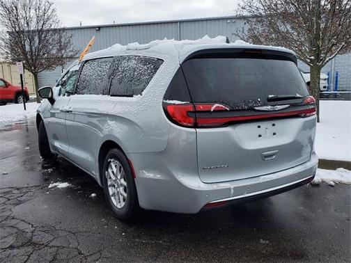 2024 Chrysler Pacifica Touring-L