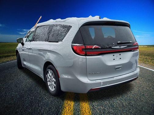 2024 Chrysler Pacifica Touring-L