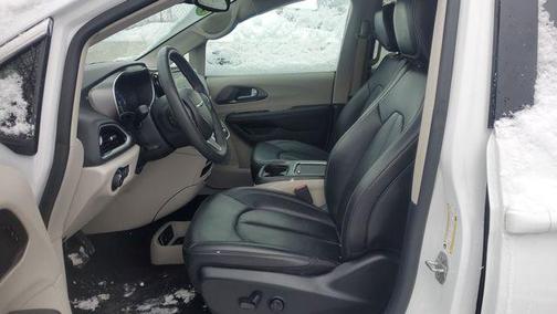 2024 Chrysler Pacifica Touring-L