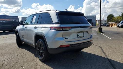 2024 Jeep Grand Cherokee Laredo