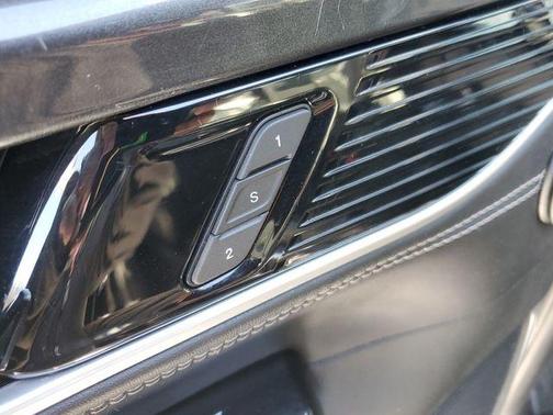 2023 Jeep Wagoneer Base