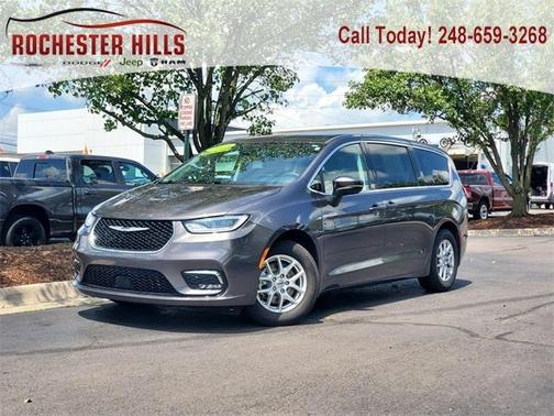 2023 Chrysler Pacifica Touring-L