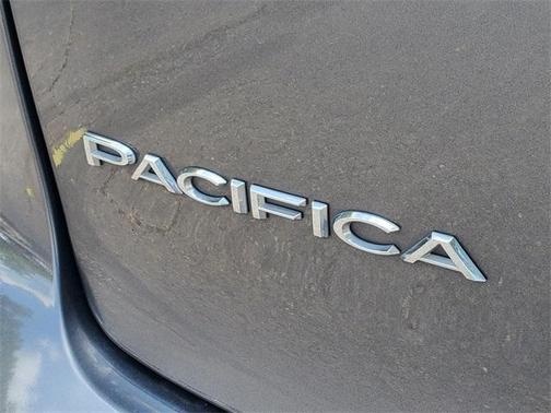 2023 Chrysler Pacifica Touring-L