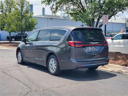 2023 Chrysler Pacifica Touring-L