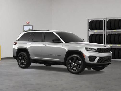 2025 Jeep Grand Cherokee Laredo