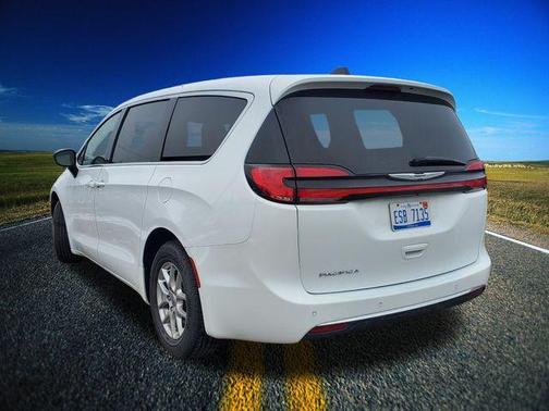 2024 Chrysler Pacifica Touring-L
