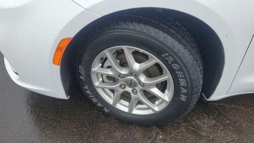 2024 Chrysler Pacifica Touring-L