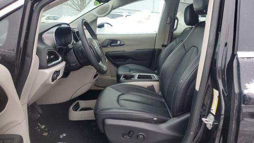 2024 Chrysler Pacifica Touring-L