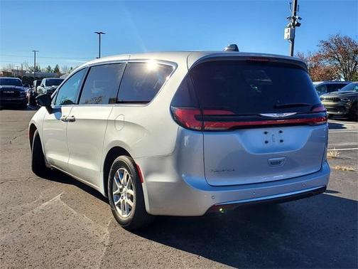 2024 Chrysler Pacifica Touring-L