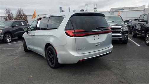 2024 Chrysler Pacifica Touring-L