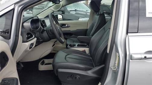 2024 Chrysler Pacifica Touring-L