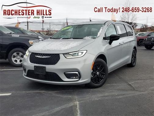 2024 Chrysler Pacifica Touring-L