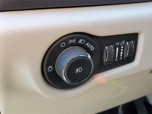 2024 Chrysler Pacifica Touring-L