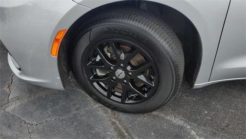 2024 Chrysler Pacifica Touring-L