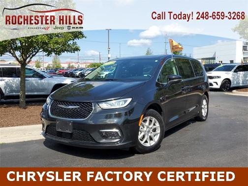 2023 Chrysler Pacifica Touring-L