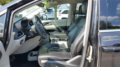 2023 Chrysler Pacifica Touring-L