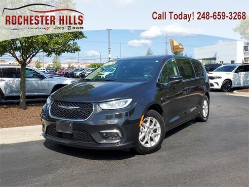 2023 Chrysler Pacifica Touring-L