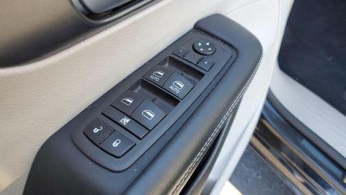 2024 Chrysler Pacifica Touring-L