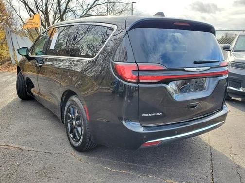 2024 Chrysler Pacifica Touring-L