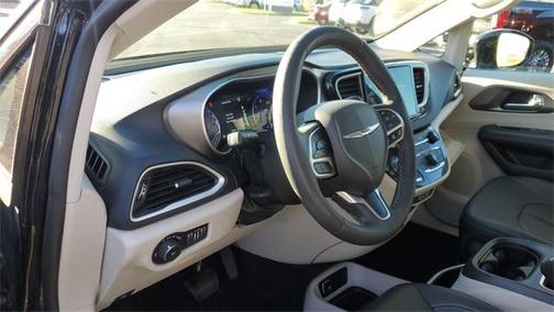 2024 Chrysler Pacifica Touring-L