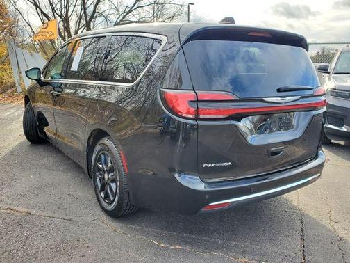 2024 Chrysler Pacifica Touring-L