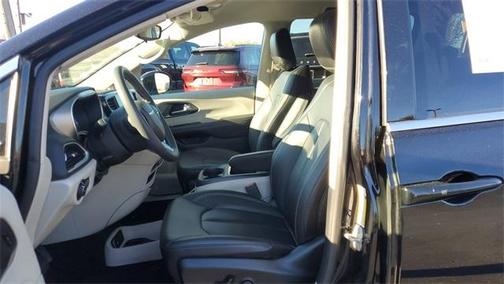 2024 Chrysler Pacifica Touring-L