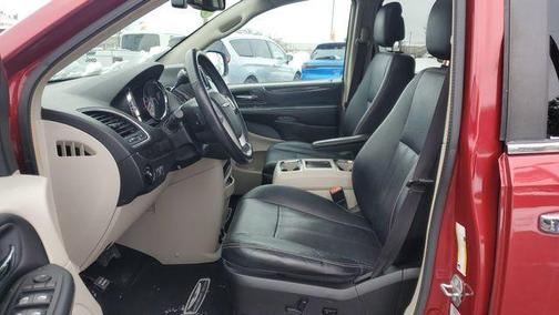 2016 Chrysler Town & Country Touring-L