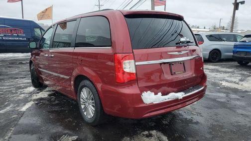 2016 Chrysler Town & Country Touring-L