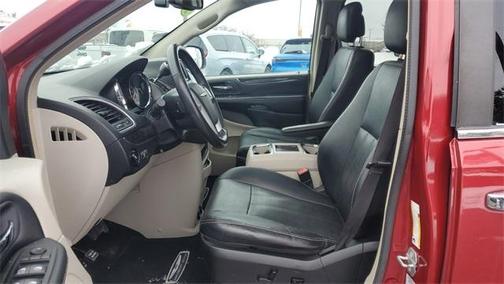 2016 Chrysler Town & Country Touring-L