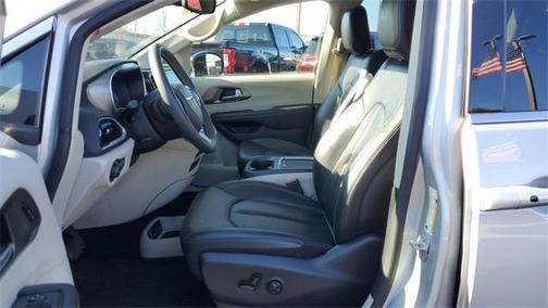 2024 Chrysler Pacifica Touring-L